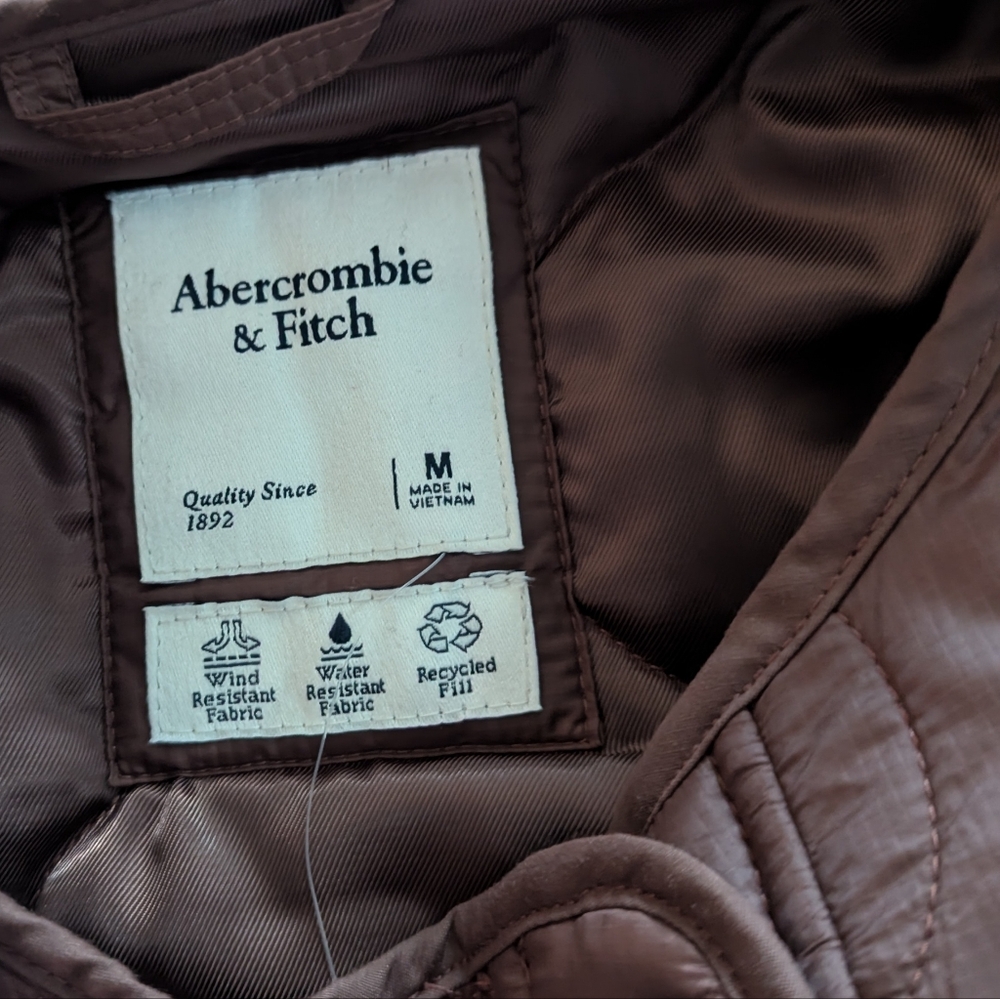 NWT Abercrombie Oversized Quilted Brown Puffer Button Up Jacket Size Medium - Picture 5 of 9